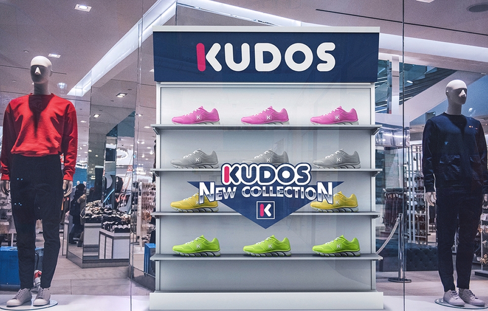 Eye catching retail displays large format graphics latex indoor outdoor applications, eco solvent, vinyl, signage, canvas, banner, wallpaper, exhibitions, retail displays